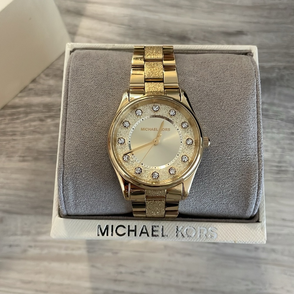 Gold Michael Kors watch EUC with box